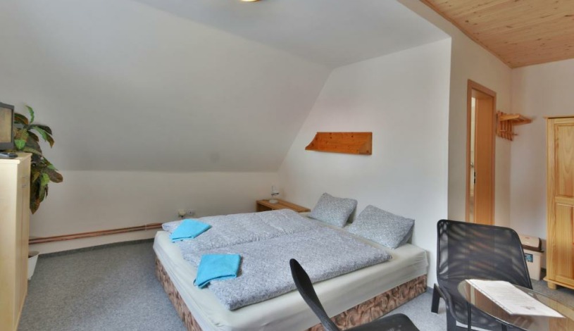 Penzion Bobešova bouda Železná Ruda - Apartmán, čtyřlůžkový, Třílůžkový